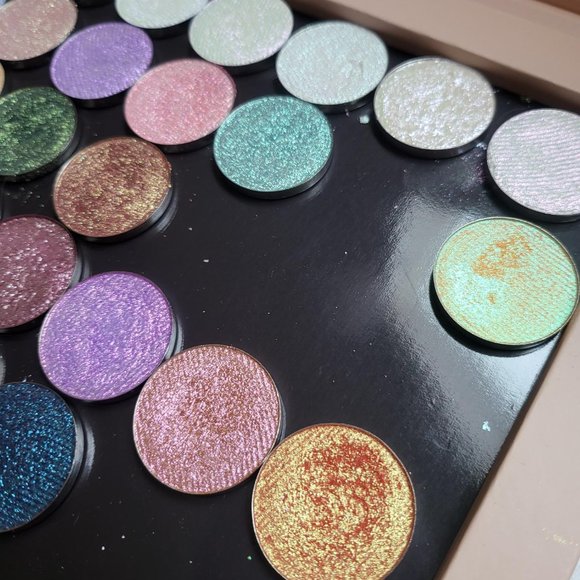 Devinah Cosmetics Single Eyeshadow Bundle of 39 Singles! - Picture 4 of 5